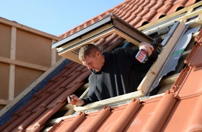 Pose de fenêtres de toit Velux à Solgne